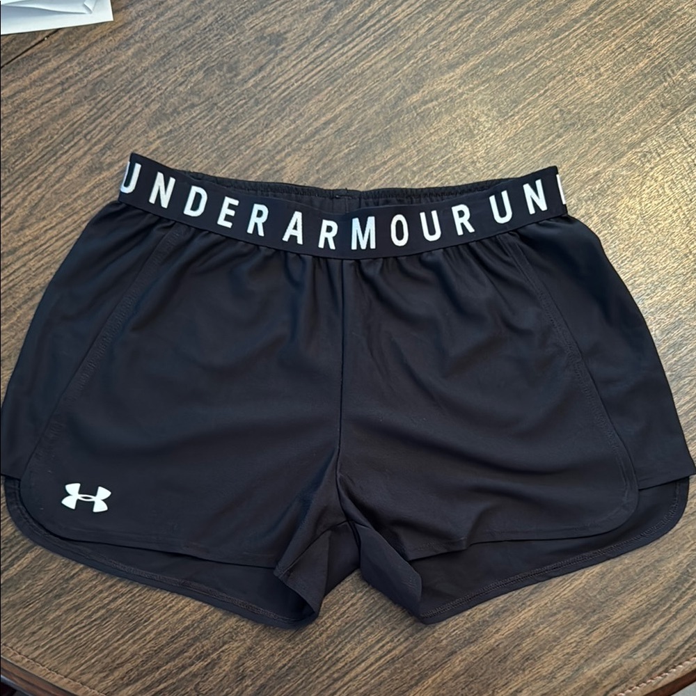Under Armour Women's Black Shorts size medium
